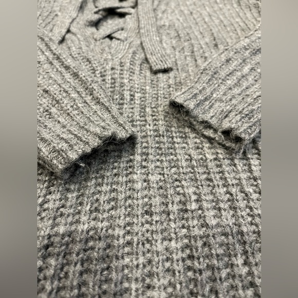 Women’s Aerie Chunky Knitted V-Neck Lace Up Sweater - Picture 2 of 8